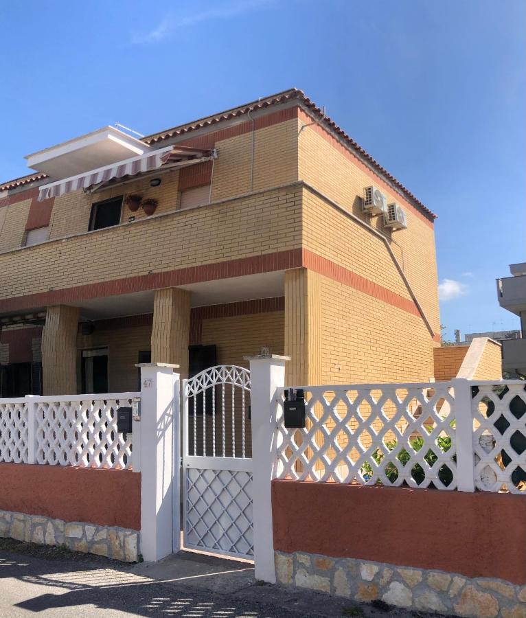 Sea Breeze House Apartment Фиумичино Екстериор снимка